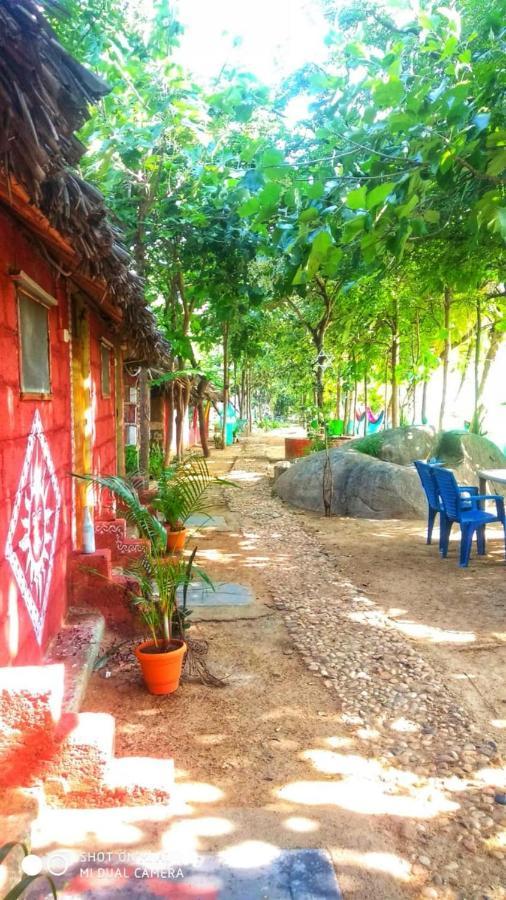 Om Shanti Om Homestay Хампі Екстер'єр фото
